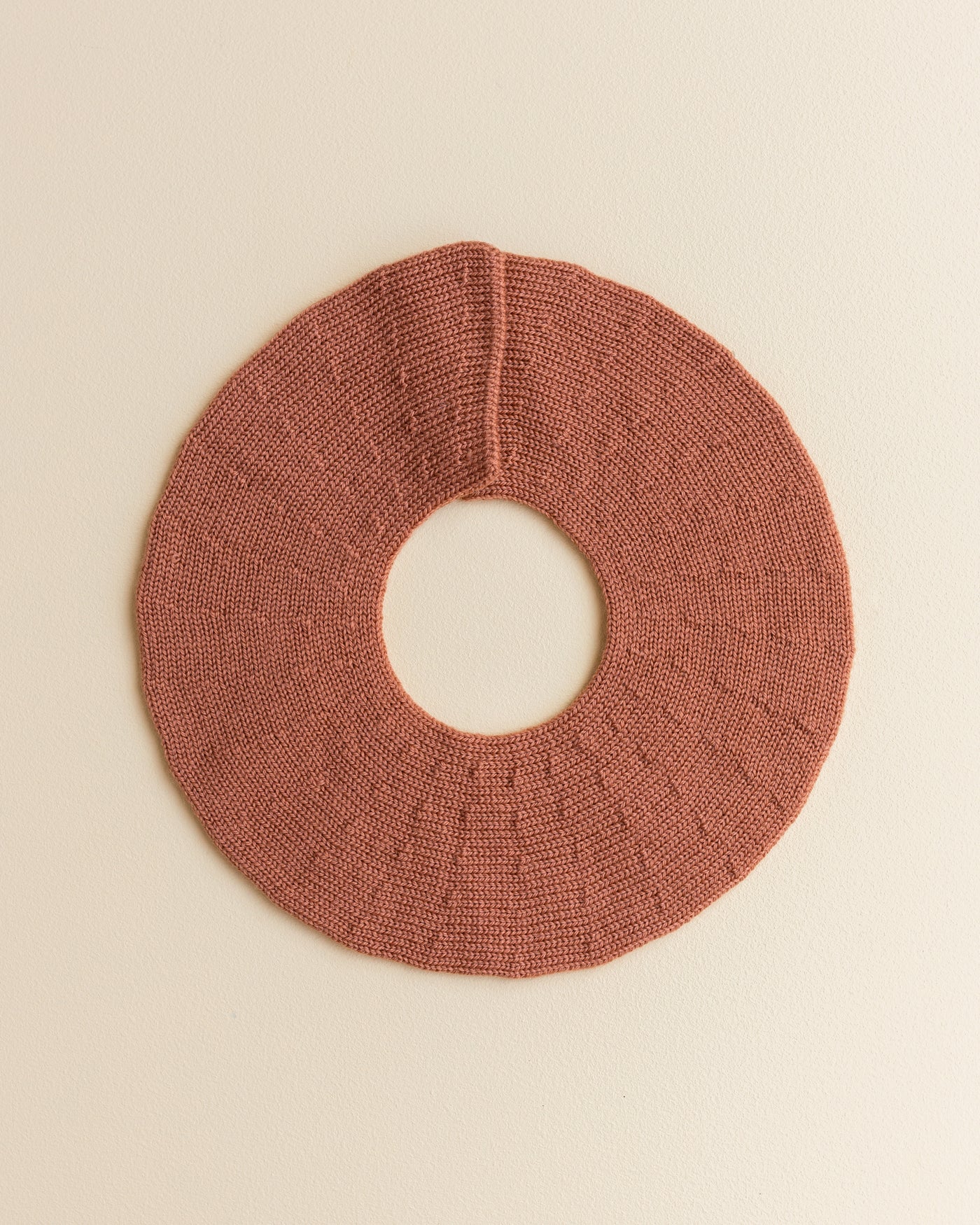 Lätzchen 'Collar' aus Merino in brick (4738271150179)